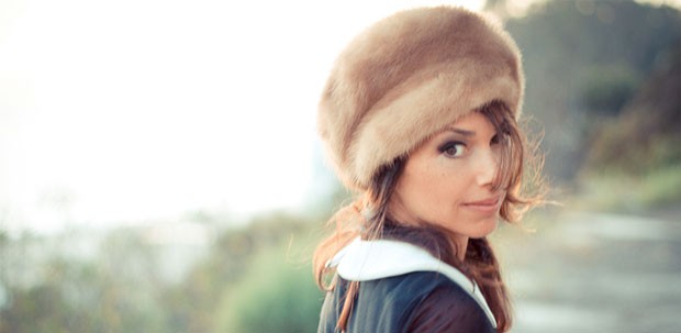 susanna-hoffs-in-fur-toque.jpg