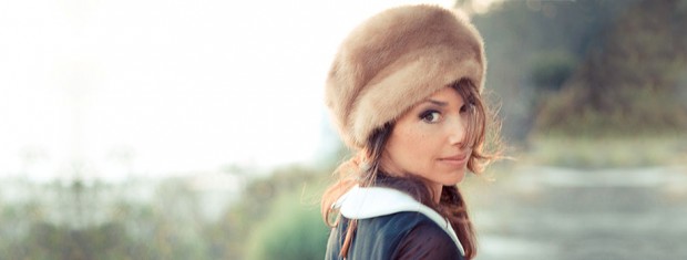 susanna-hoffs-in-fur-toque.jpg